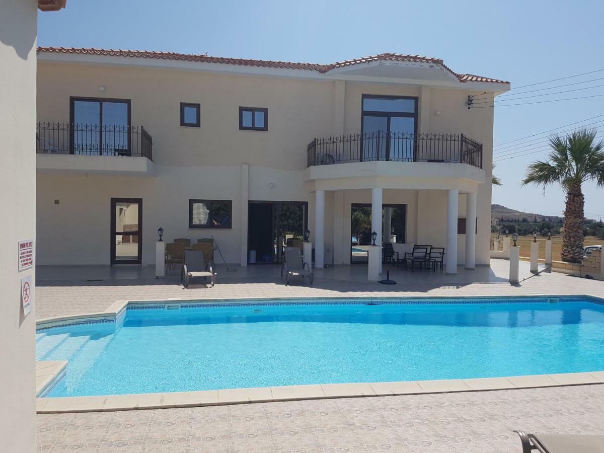 Villa Mansion 12 à Larnaca Extérieur photo